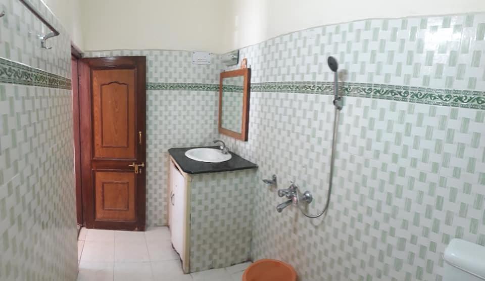 Hotel Himalayan Inn Uttarkashi Екстер'єр фото
